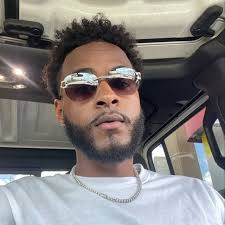 Quinton Brown (@que_k_hefner) • Threads, Say more