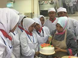 Alumni daripada 20 institut kemahiran belia negara (ikbn) dan intitut kemahiran tinggi belia negara (iktbn) kini bergabung untuk berada dibawah satu bumbung yang akan dikenali dengan alumni ikbn malaysia.presiden alumni ikbn malaysia samsudin oli mohamed berkata, pelantikan ini. Institut Kemahiran Tinggi Belia Negara Iktbn Harapan Cerah Untuk Belia Lepasan Sekolah