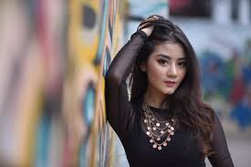 Aku yang terlihat pasti ada kamu aku yang mendengar bisikan hatimu aku yang terlihat pasti ada kamu aku yang mendengar. Lirik Lagu Gak Ada Waktu Beib Dari Ghea Youbi Okezone Celebrity