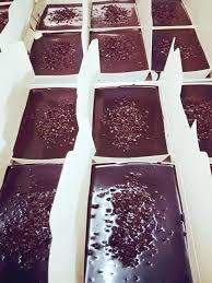 Berbalik pada kek ini, sebenarnya saya bercadang untuk membuat kek ini dan dibawa ke pejabat sempena birthday saya dalam bulan april yang lalu. Kek Coklat Tornado Leleh Rasa Lemak Cheesenya Sungguh Mengancam Pa Ma