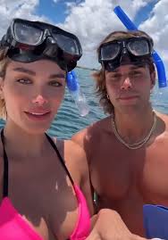 En mi opinión, Caramelo es el único merecedor de ese premio. Ha soportado  numerosos ataques, burlas y críticas por su forma de expresarse y  comportarse, y ha demostrado una gran capacidad para