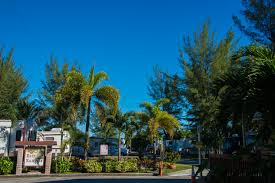Whether you have your own trailer or will be renting one for the experience, rv parks and campgrounds offer a relaxing getaway from the hustle and bustle of daily life. Kozy Kampers Rv Park Storage Campground Fort Lauderdale Florida Womo Abenteuer