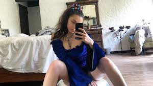 Dai uno sguardo alla nostra raccolta di foto e immagini editoriali stock a tema charli xcx out about los angeles. Best Fashion Instagrams Of The Week Charli Xcx Imaan Hammam And More Vogue