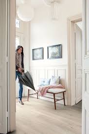 Quickstep Impressive Soft Oak Light Laminate Flooring 8 Mm Quickstep Laminates Grey Laminate Flooring Inexpensive Flooring White Oak Floors