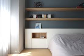 Renovation D Un Appartement Contemporain A Lyon Avec Un Meuble Central Sur Mesure Tete De Lit Appartement Contemporain Meuble Tete De Lit Amenagement Chambre