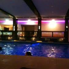 The alpin hotel, situated in the centre of poiana brasov resort offers a magnificent mountain view. Piscina Hotel Alpin