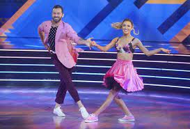 The american version of the british strictly come dancing show sees celebrities perform choreographed dance routines which are judged by a panel of renowned ballroom experts and voted on by viewers. Dancing With The Stars Recap Chrishell Stause Eliminated Season 29 Tvline