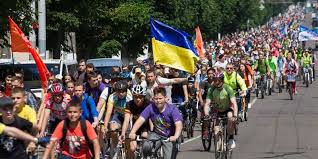Об 10:00 на площі свободи почався один із наймасштабніших флешмобів за всю історію велодня. Veloden 2018 V Centre Harkova V Voskresene Budet Ogranicheno Dvizhenie Telegraf