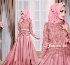 Ada banyak sekali model dan desain gamis brokat untuk di pakai acara. 30 Model Gamis Brokat Di Bawah Rp200 Ribu Yang Stylish Dan Elegan Updated 2021 Bukareview