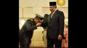 Dia pernah menjabat sebagai kepala staf tni angkatan darat. Rumor Kudeta Demokrat Kader Partai Unggah Foto Lawas Sby Lantik Moeldoko
