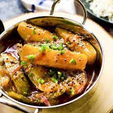 Sweet Spicy And Sour This Delicious Mango Curry Is A Sri Lankan Classic And Favorite Simple To Make And Packed Mango Curry Curry Recipes Curry Recipes Easy
