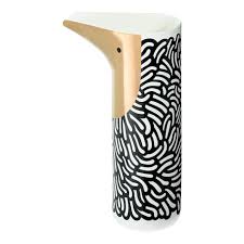 Ionna Vautrin Et Monoprix Presentent Nest Pour Les Petits Et Les Grands Vautrin Lampes Noires Et Assiette Blanche