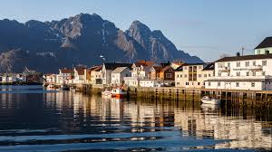 Welcome to henningsvær in lofoten islands. Henningsvaer Foto Bild Meer Europa Berge Bilder Auf Fotocommunity