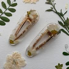 Flower Hair Clips Resin Art By Yenniecustomart On Etsy Resin Jewelry Diy Flower Resin Jewelry Resin Jewelry
