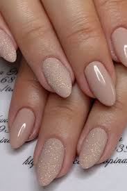 This is a very simple nail art. 10 Inspirasi Nail Art Manis Elegan Buat Hari Pernikahanmu
