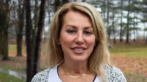 Kim Burch's Instagram, Twitter & Facebook