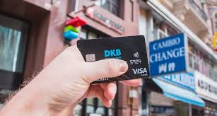 Die dkb (kurz für deutsche kreditbank) ist eine deutsche direktbank, die vor allem durch ihre fairen konditionen und attraktiven angebote begeistert.als reine online bank besitzt die dkb keine eigenen filialen, sie wurde aber vielfach für ihren exzellenten kundenservice ausgezeichnet. Dkb Cash Kreditkarte Girokonto Erfahrungen Und Test