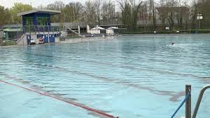 Alle Wetter Freibadsaison Schnee Autonomes Fahren Hr Fernsehen De Sendungen