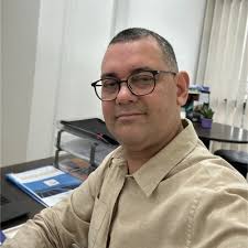 A história de Abraão e Ló nos ensina uma lição valiosa sobre escolhas e  bênçãos. Abraão permitiu que Ló escolhesse a terra, confiante de que a  verdadeira bênção não estava apenas no