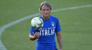 Italia olió sangre y mordió de nuevo en el 66'. Roberto Mancini Swiss Selalu Menyulitkan Italia