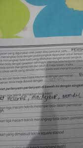 Kedua ibu jari berada pada posisi saling menyilang. Sebutkan Macam Macam Cara Menangkap Bola Permainan Kasti Cara Golden