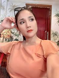 Vụ Cát Tường nghỉ việc: Fan khen dẫn hay nhưng mất điểm vì quảng cáo