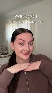 Celina Lowe's Instagram, Twitter & Facebook