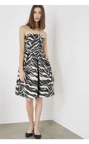 Auguriamo a elettra lamborghini di guarire presto e intanto ci deliziamo con il suo vestito corto primaverile. Abito A Palloncino Zebrato Estate 2016 Prezzo 299 Euro