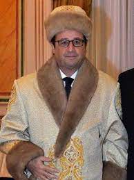 François Hollande en fourrure et chapka : la photo qui inspire le web –  Grazia