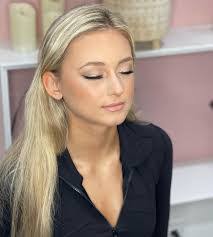 Hillary Hayes's Instagram, Twitter & Facebook