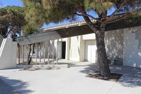 Outre les différents ateliers de loisirs dont elle dispose, la « maison du temps libre » se positionne aussi comme lieu d'accueil pour la vie associative. Maison Du Temps Libre Le Taurus