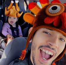 Iris' first pumpkin patch🧡🎃🌻