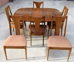 Beautiful Broyhill Sculptra Walnut Dining Table W 2 Leaves 4 Matching Chairs 695 In Arvada Someone Get This Before T Walnut Dining Table Chair Broyhill