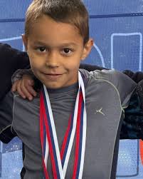 Dragan Tomić, učenik 2-3 odeljenja, je pobednik u kategoriji mladjih  pionira u srpskom triatlonu za 2024-tu godinu. Čestitamo!