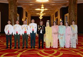 Al sultan abdullah ditabal penuh adat istiadat. 9 Kerabat Diraja Pahang Ini Dikenali Dengan Gelaran Baharu Murai My