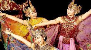 Biasanya sampur memiliki warna yang beragam. 15 Properti Tari Merak Lengkap Dengan Gambar Haipedia Com