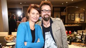 Navíc bylo pořád hodně práce. Lenka Vlasakova A Jan Dolansky Navlekli Prstynky Po Kolika Letech Do Toho Prastili Aplausin Cz