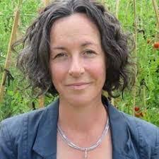 Karen Barry's Instagram, Twitter & Facebook