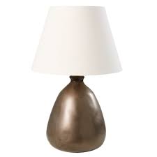 Ich nutze die zeit in quarantäne um die wohnung weiter einzurichten und herzurichten 💡 viel spaß mit dem video. Lampe Mit Gehammertem Metallgestell In Antikoptik Und Flachsfarbenem Lampenschirm Territoire Maisons Du Monde