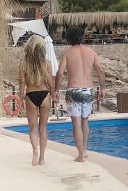 Sylvie van der vaart sylvie meis style sylvie meis hubsche frau. Sylvie Meis Verliebt Mit Niclas Castello Auf Malle Jenny Elvers Nina