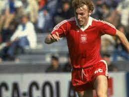 Boniek took the big step to the italian serie a before the start of the 1982/83 season. 1982 Krytyka Bonka I Medale Na Tacy Sport Tvp Pl