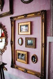Pin Di Stacey Swecker Interiors Su Art Frame Or Not To Frame That Is The Question Arredamento Cornici Cornici Dorate Decorare Le Pareti