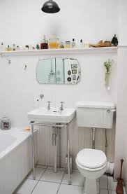 生活感にサヨナラしよう トイレをおしゃれに彩るアイディアいろいろ キナリノ 小さなバスルーム ユニットバス バスルームのデザイン