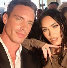 Model Jeff Thomas fell to death while taking a selfie: agent