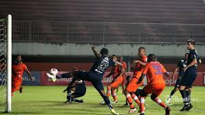Sementara bhayangkara solo fc yg finis di posisi tiga, gagal melaju ke fase knockout. 83lle7uxar4jym