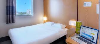 Michelet bonneaude è a 21 metri di distanza a piedi e ci si arriva in 1 minuti di l'app per la mobilità urbana più conosciuta a marseille. B B Hotel In Marseille Prado Nahe Orange Velodrome Stadion