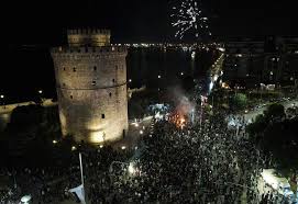 Ο οπαδός του παοκ άφησε την τελευταία του πνοή αφού είχε επιστρέψει σπίτι του μετά τους πανηγυρισμούς στον λευκό πύργο. Binteo Oi Panhgyrismoi Ston Leyko Pyrgo Grtimes Gr