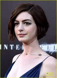 Jessica Chastain Anne Hathaway Interstellar Premiere 01 Matthew Mcconaughey And His Wife Camila Alves Hit Th Anne Hathaway Short Hair Anne Hathaway Hair Styles