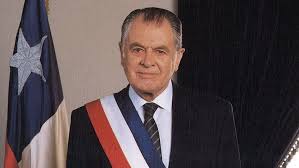 Carlos maldonado (pr), sebastián sichel (ind.), ignacio briones (evópoli), mario desbordes (rn) y joaquín lavín (udi). Presidente De Rn Tiene En Su Oficina Una Imagen Autografiada De Patricio Aylwin Cooperativa Cl