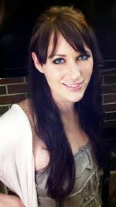 Jennifer Love Hewitt's The Music Box Volume 1: Hewitt, Jennifer Love,  Lobdell, Scott, Gaydos, Michael, Maloney, Casey, Archer, Adam, DeLiz, Renae,  Duncan, Dan: 9781600106934: Amazon.com: Books